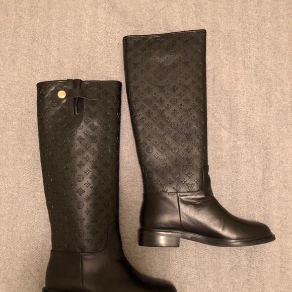 Louis Vuitton Logo Boots - Picture 6 of 8